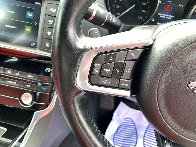 JAGUAR XE
