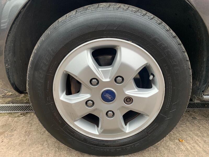 FORD TOURNEO