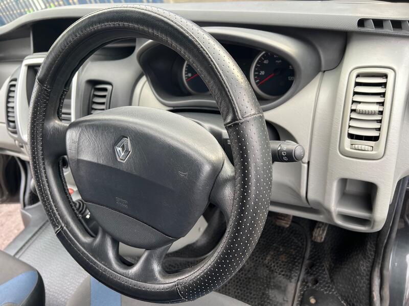 RENAULT TRAFIC